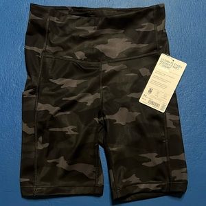 New with tags Athleta 7” pocket shorts